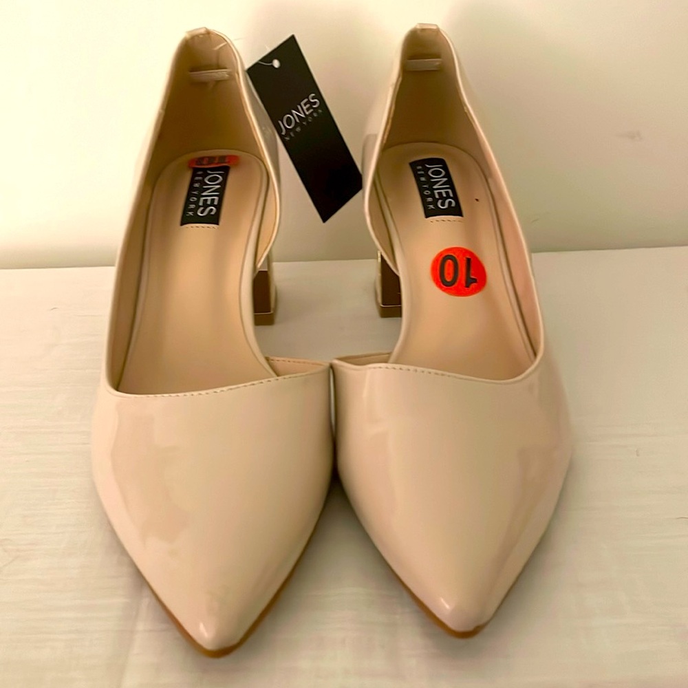Cream heels size 10, never worn